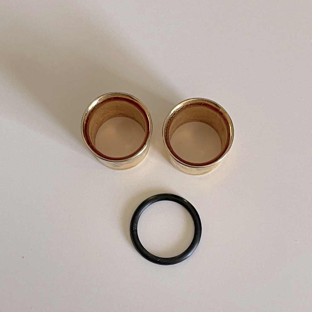 Surgical steel golden single flare tunnel size 1/2´´ signs of wear body jewelry